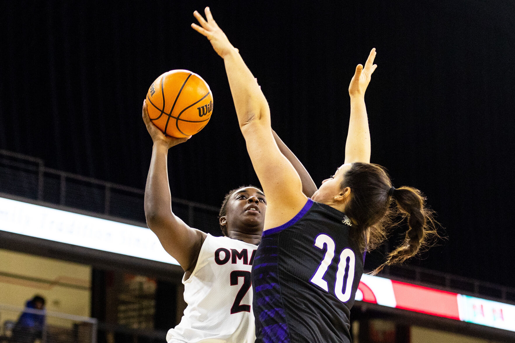 111722-owh-spo-unobasketball-em02.jpg
